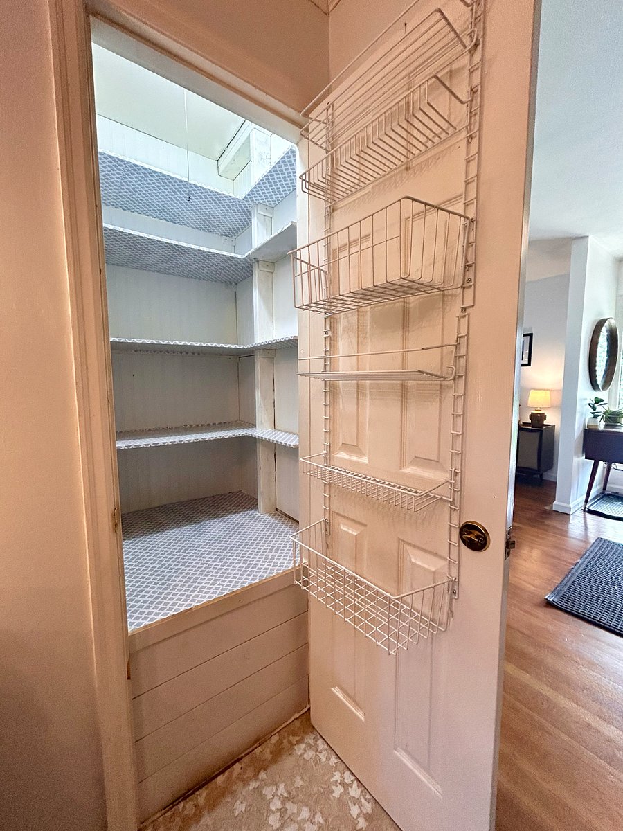 Kitchen pantry
