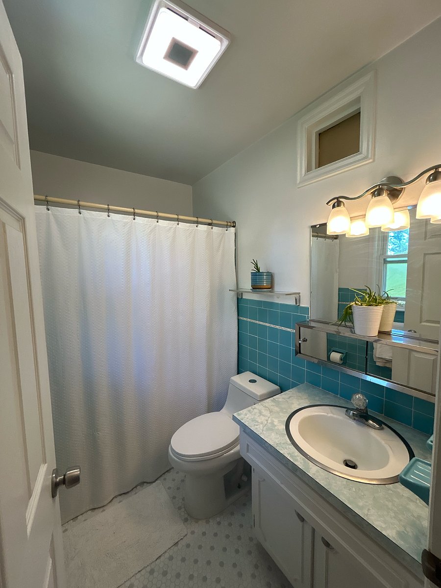 Bathroom #1 Principal suite