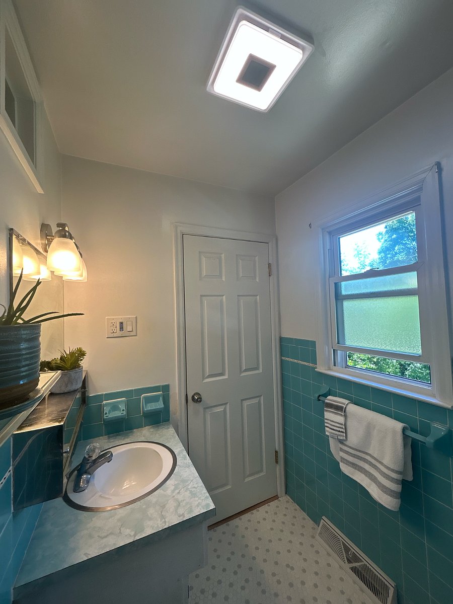 Bathroom #1 Principal suite