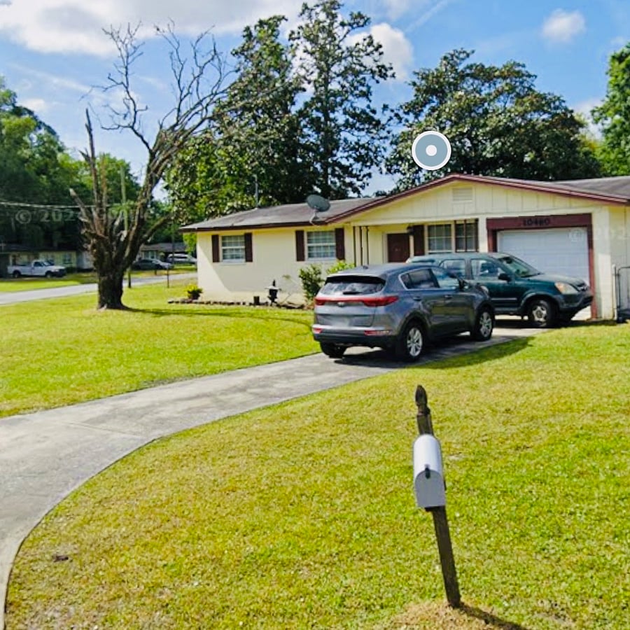 Large Front Yard, Log Driveway for private Parking
