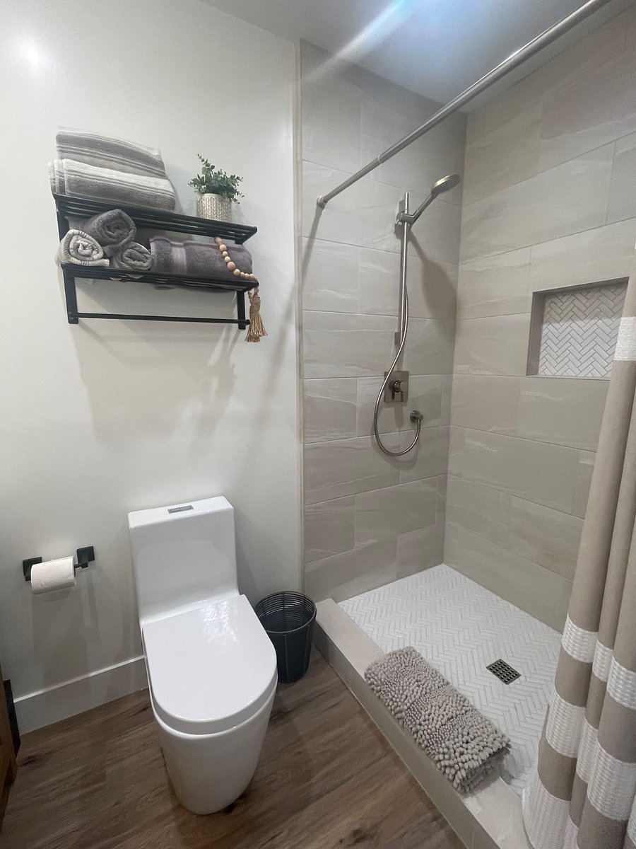 Brand Hew Shower and fixtures