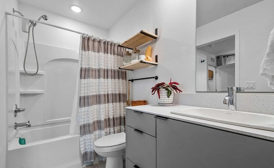 Master bedroom bathroom. Deep soaking tub.