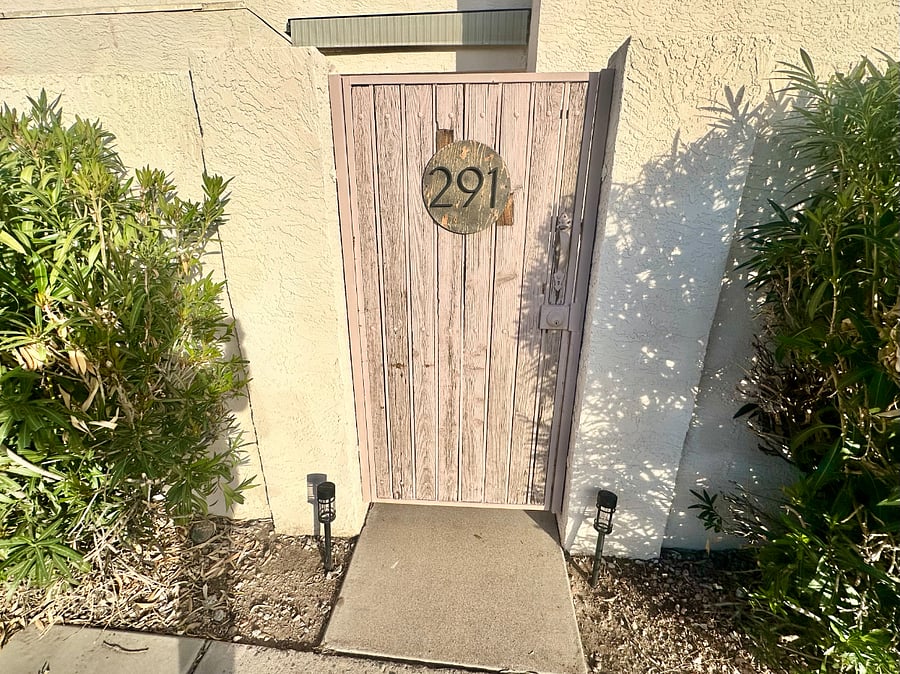 Side gate with prominent house number