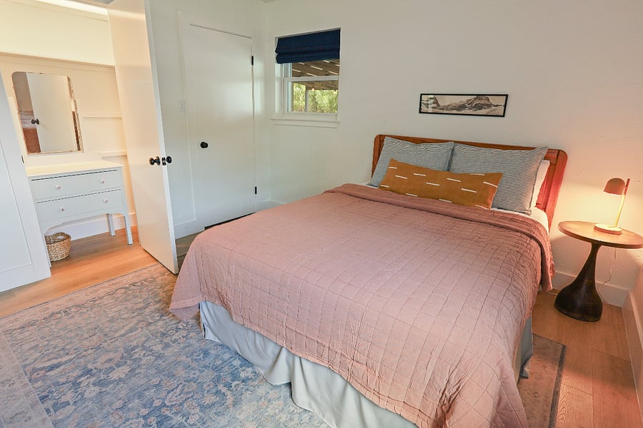 queen bed