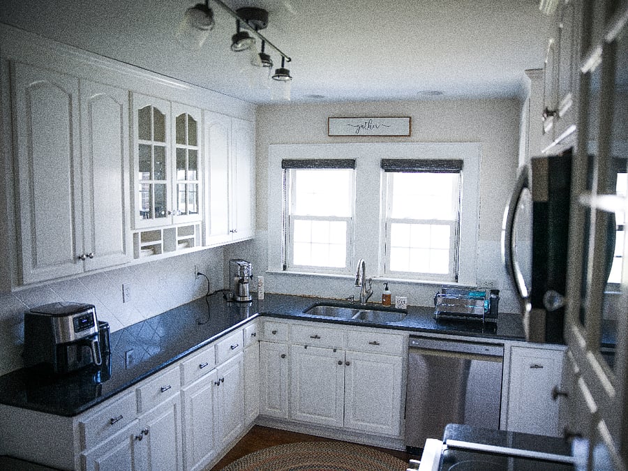 Beautiful kitchen with multiple amenities: Air Fryer and Espresso Machine just to mention a couple.