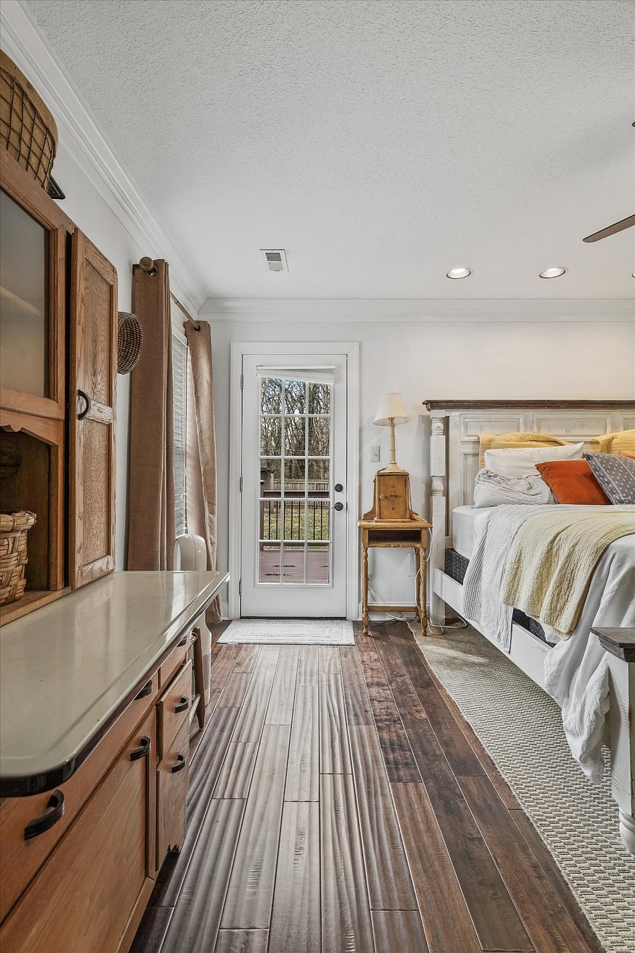 Bedroom (King-Bed)