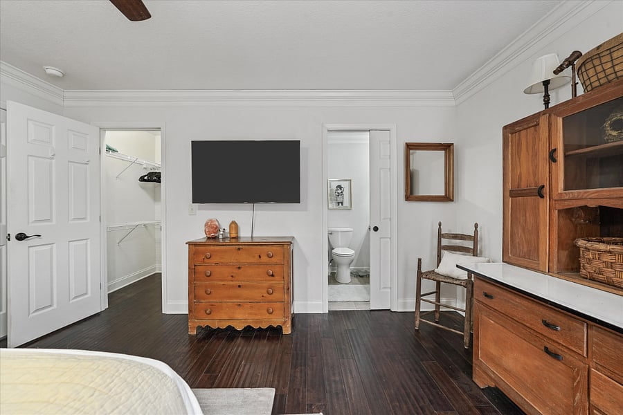 Bedroom (King-Bed)