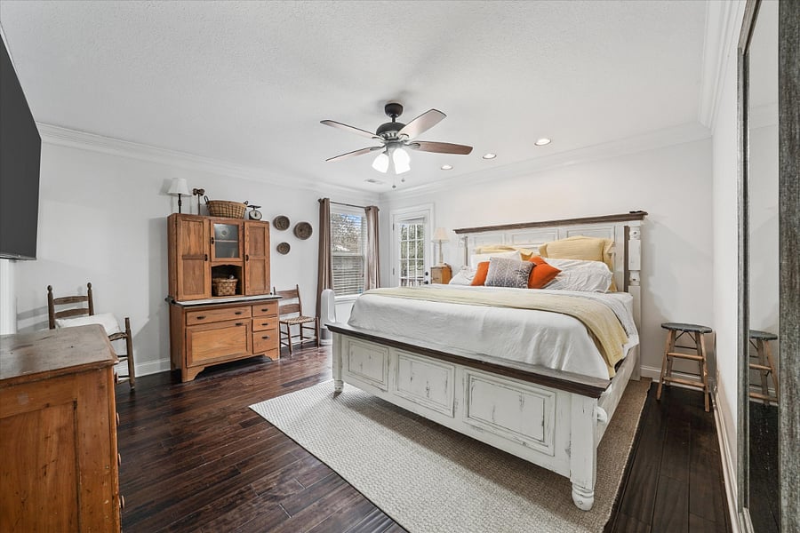Bedroom (King-Bed)