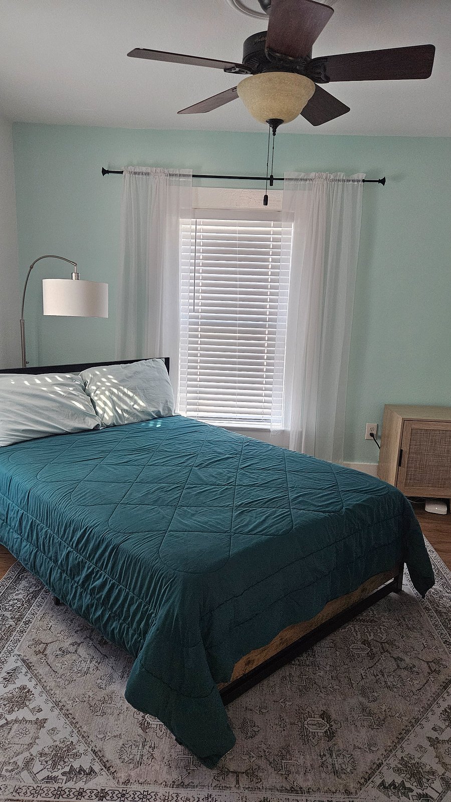 Front bedroom, full bed