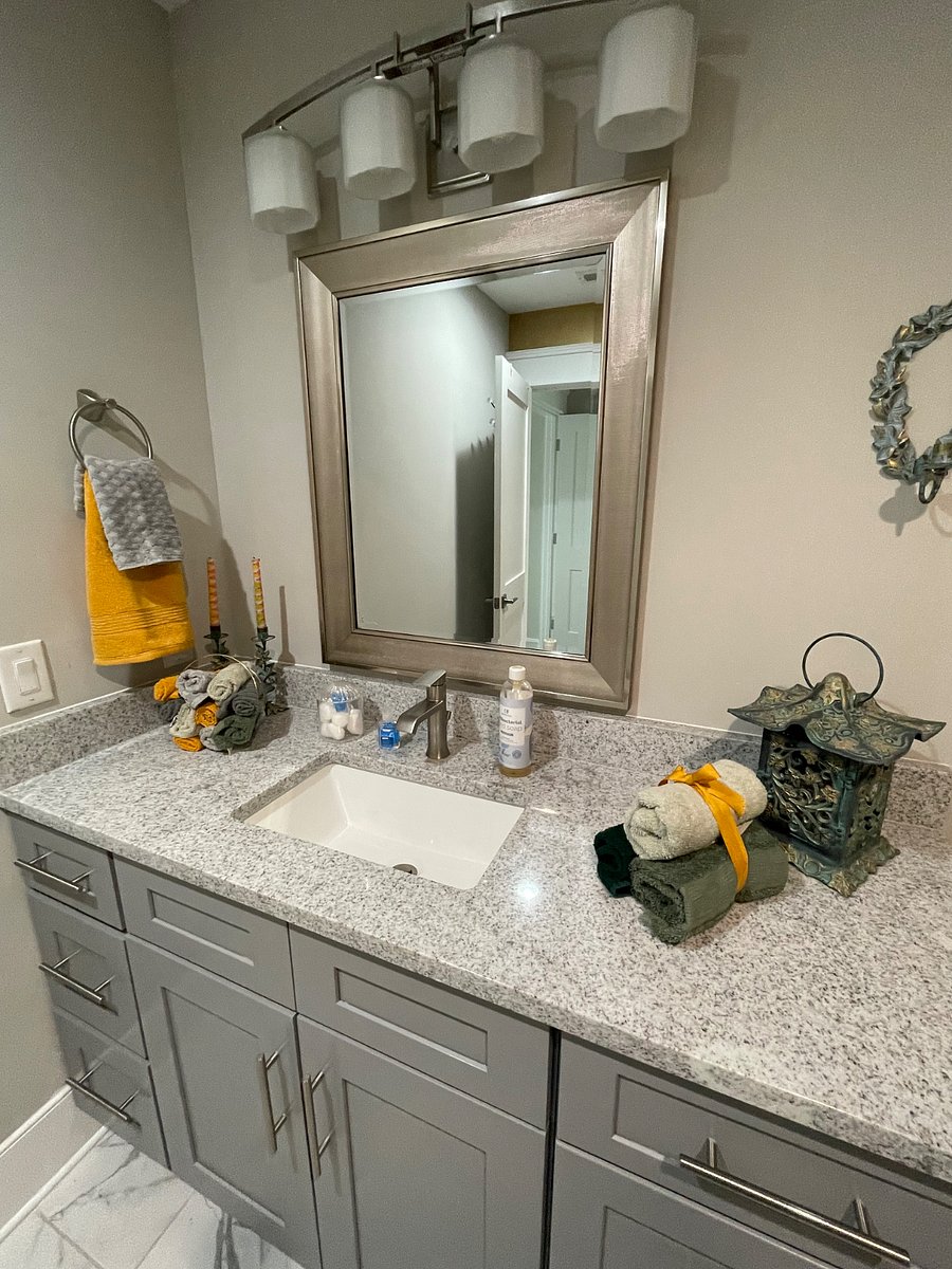 Second suite with large walk in shower