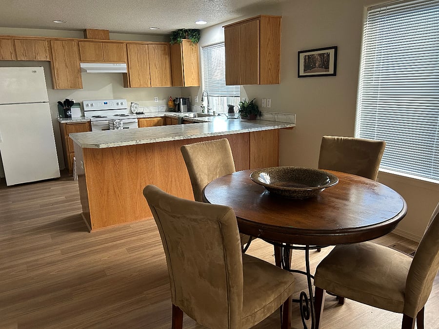 Kitchen dining area