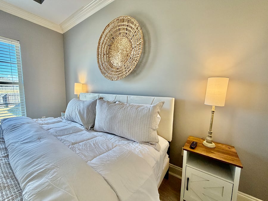 Master bedroom
King Bed
