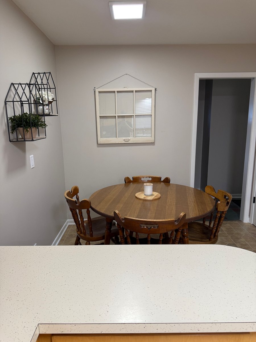 Eat-in kitchen providing ample dining spaces.