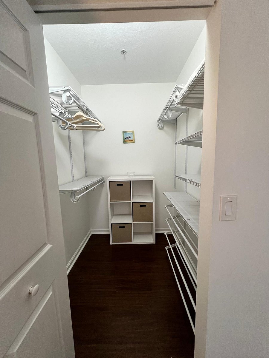 Walk-in Closet
