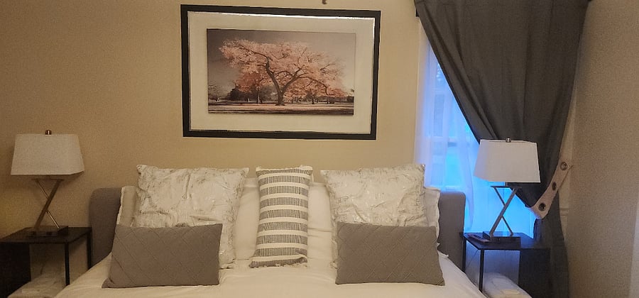 Master bedroom - King bed (Cloud mattress)