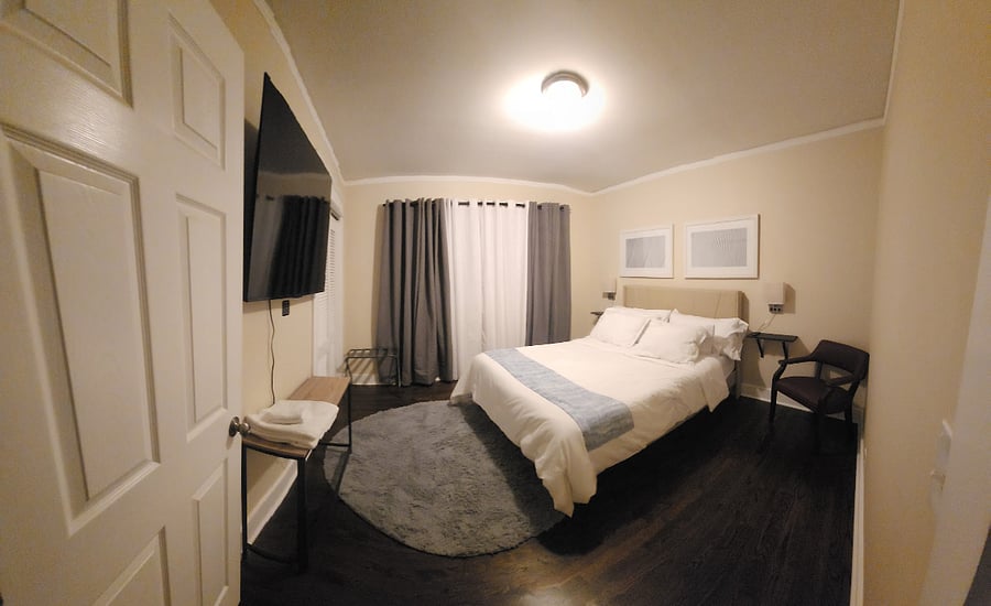 Bedroom #3 - Queen bed (firm mattress)