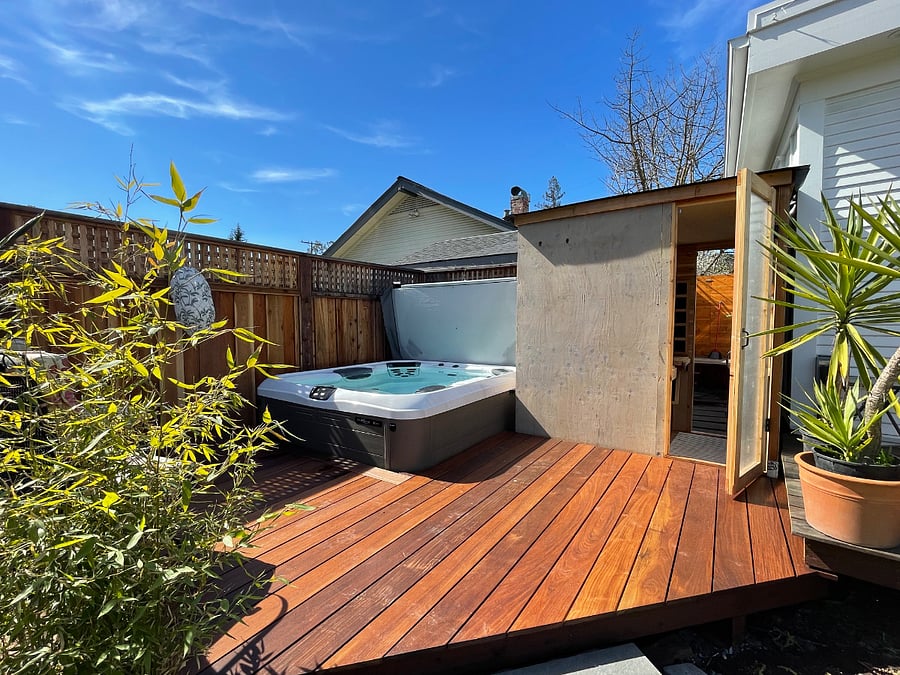 Hot tub and dry sauna