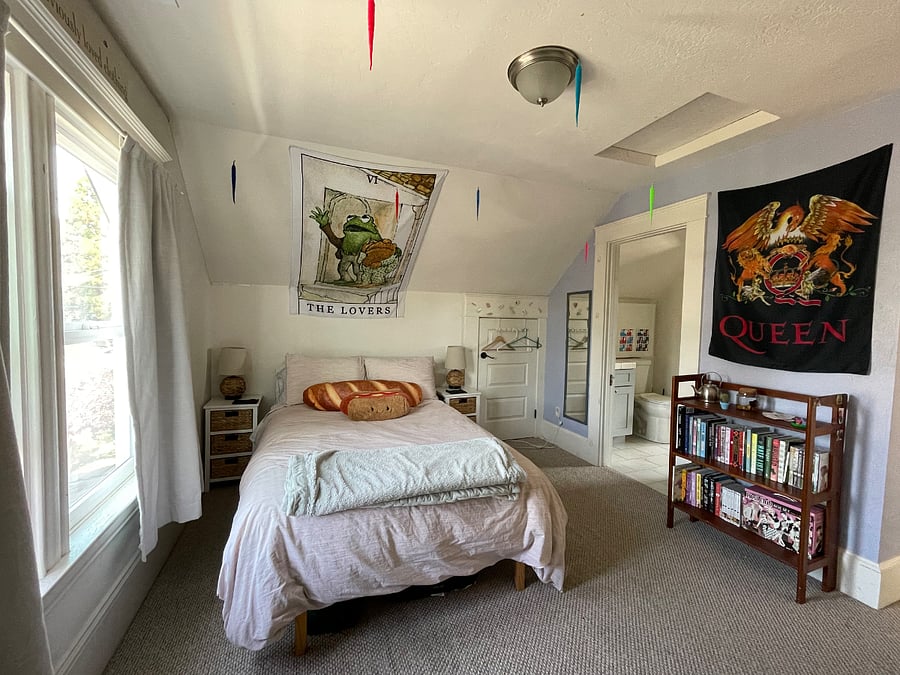 This room will likely look different during your stay - the teenager frequently changes it :-)
