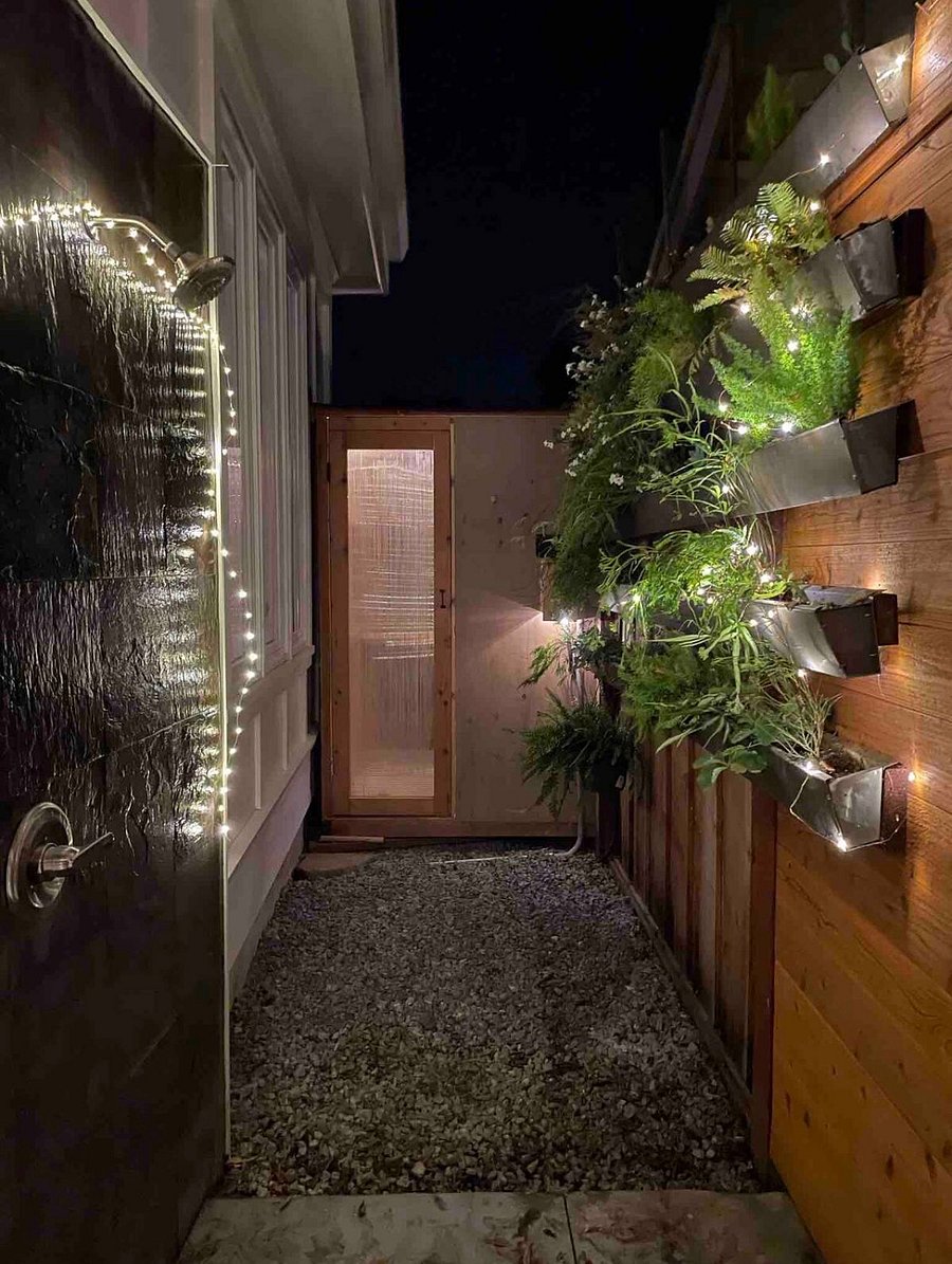 Secret garden and outdoor shower