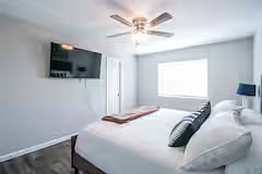 Bedroom #1 - King