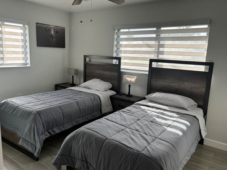Bedroom 3 (2 Twin Beds)