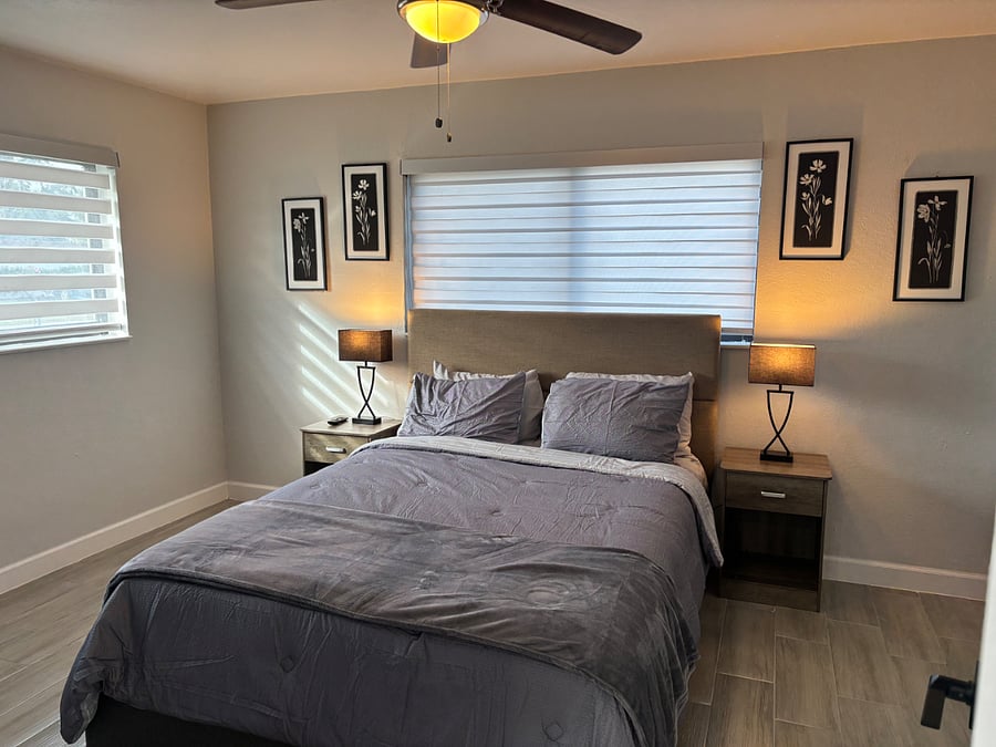Master Bedroom (Queen Bed)