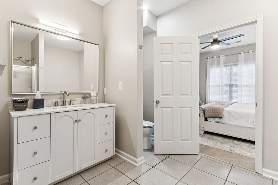 En suite bathroom with garden tub and separate shower