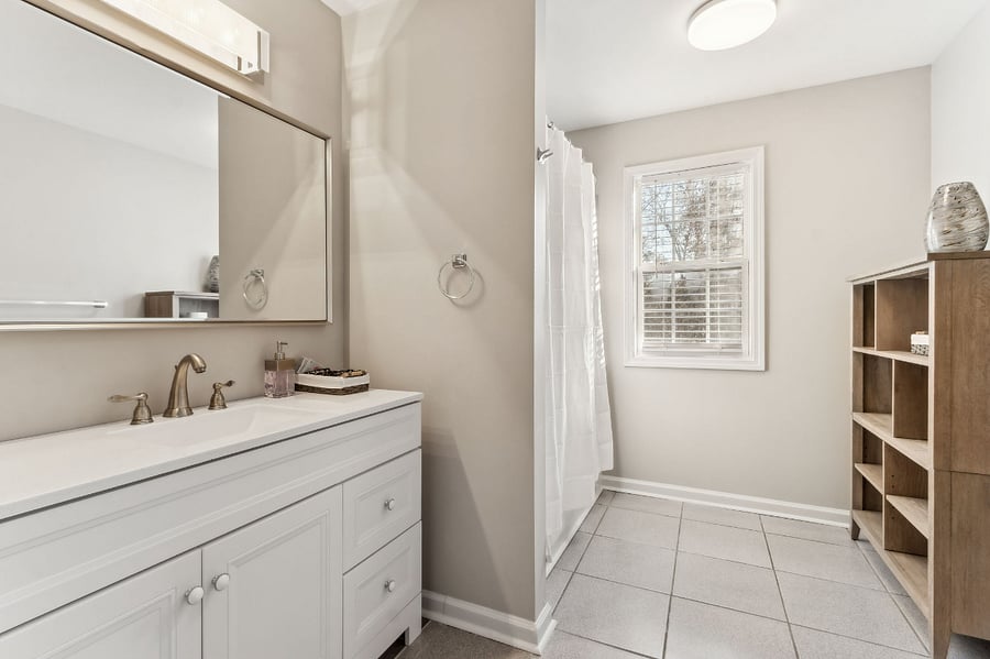 Large upstairs bathroom