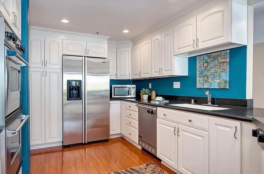 Large Kitchen with top of the line appliances.