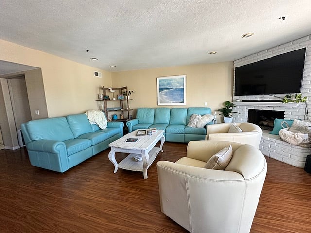 Light and breezy coastal decor