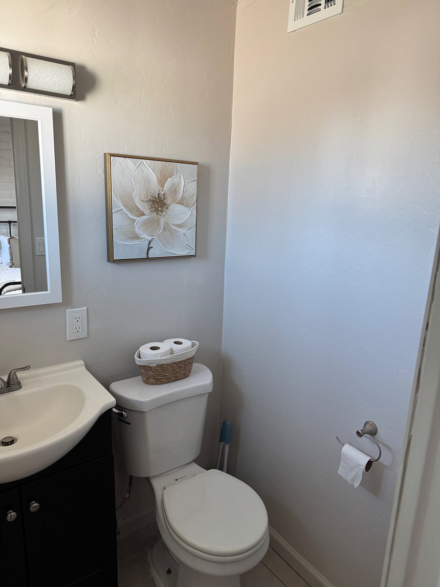1/2 Bathroom
