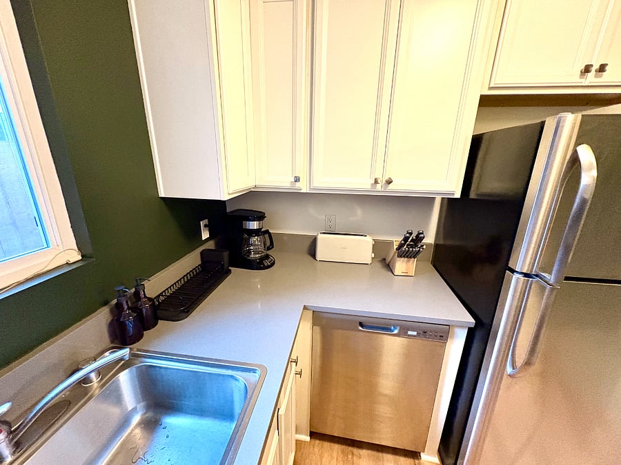 Coffee maker can be programmed to make coffee at a certain time.