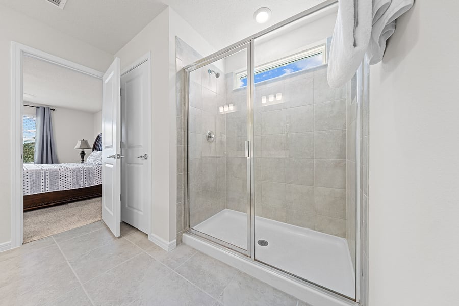 2nd Floor - Master Bathroom