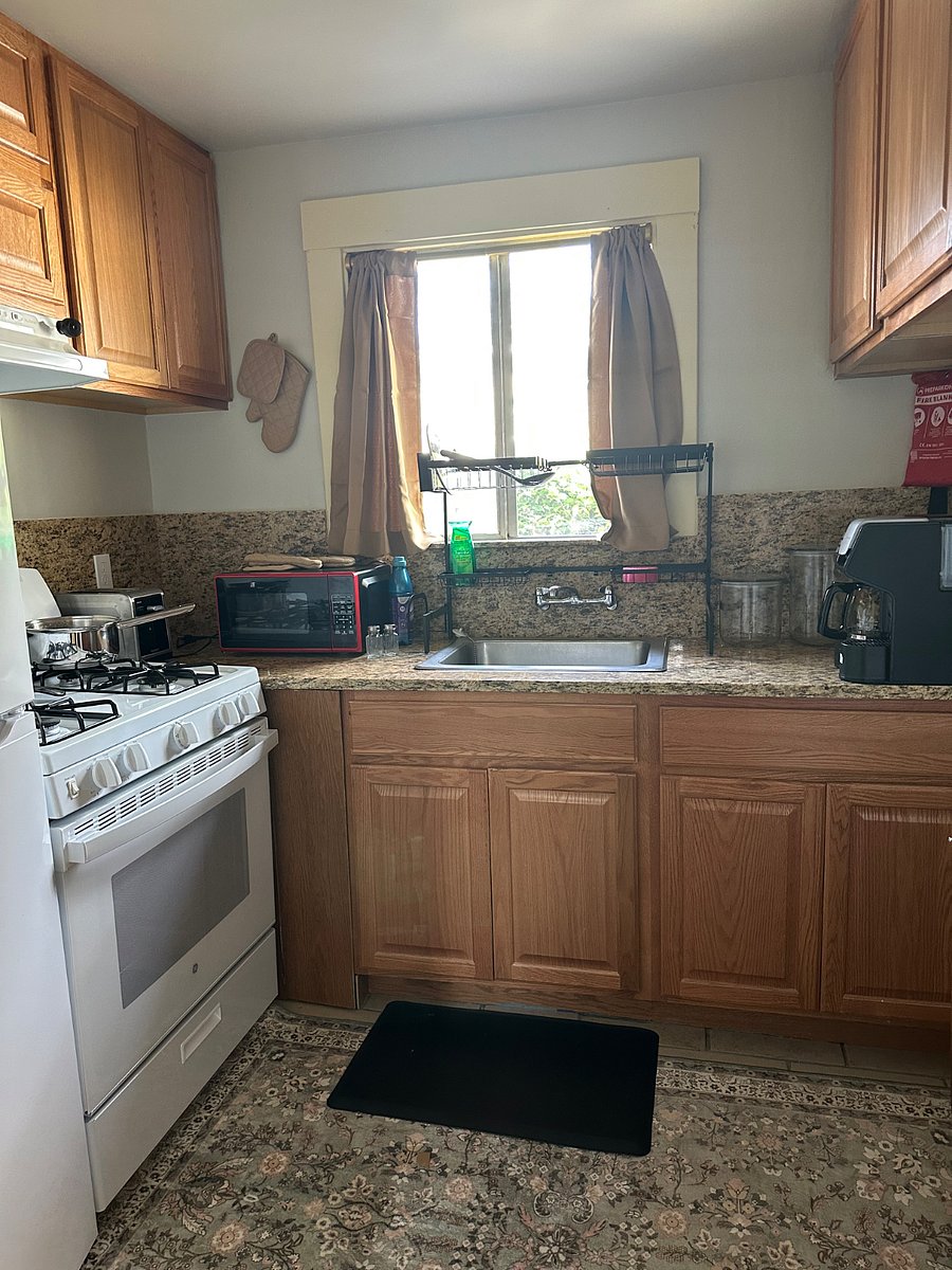 Fully equipped kitchen for comfortable longterm living.