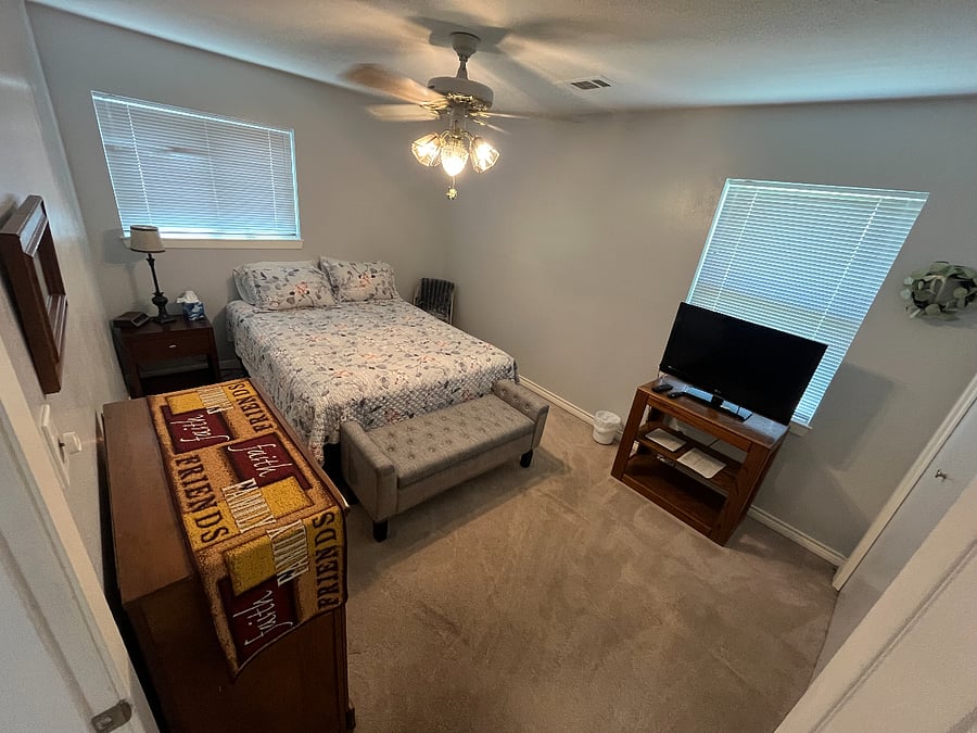 Bedroom w/TV downstairs