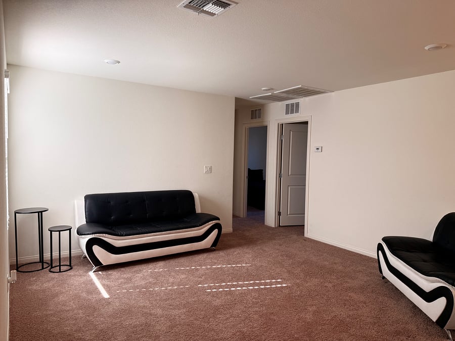 Upstairs Loft/ 2nd Living room Space