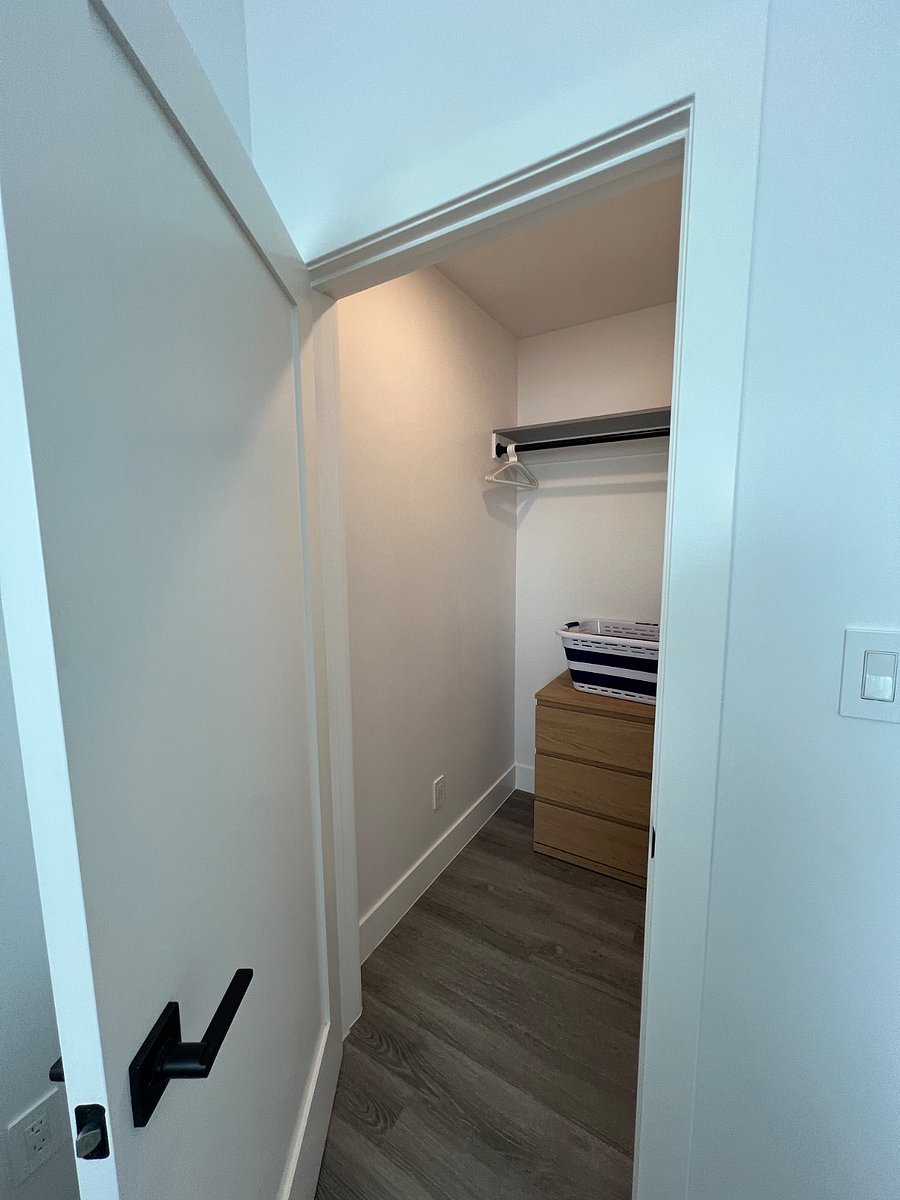 Ensuite Closet
