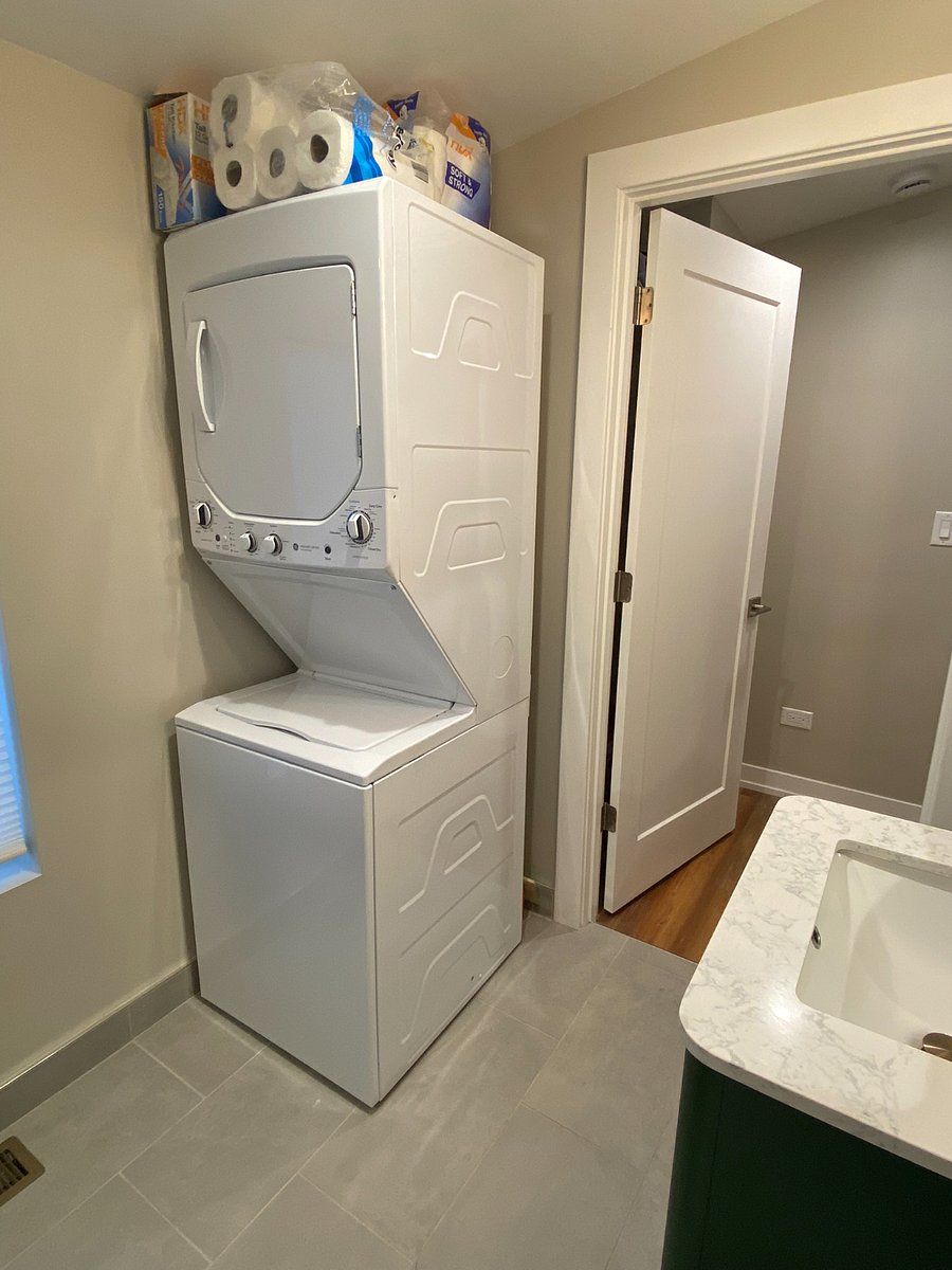 in-unit electric washer/dryer