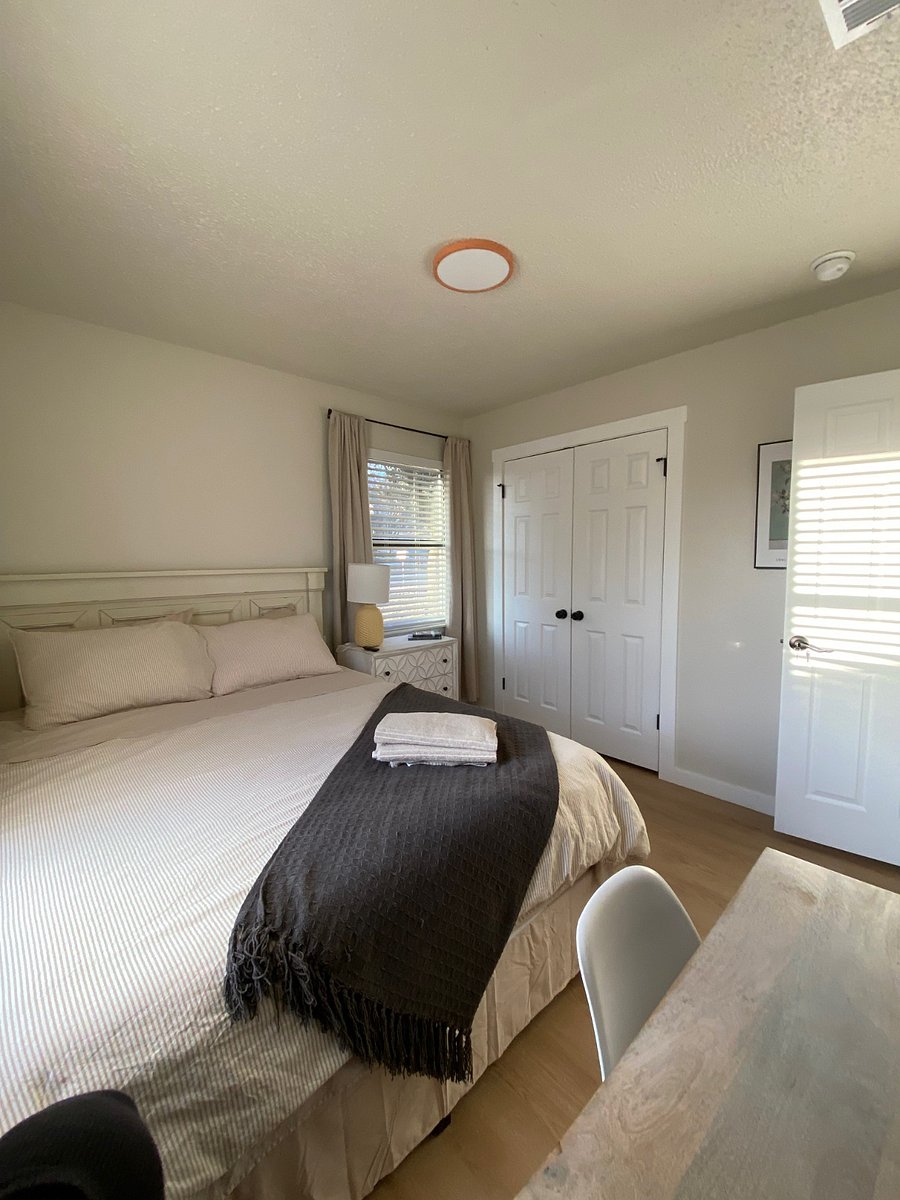 Bedroom 2 Queen