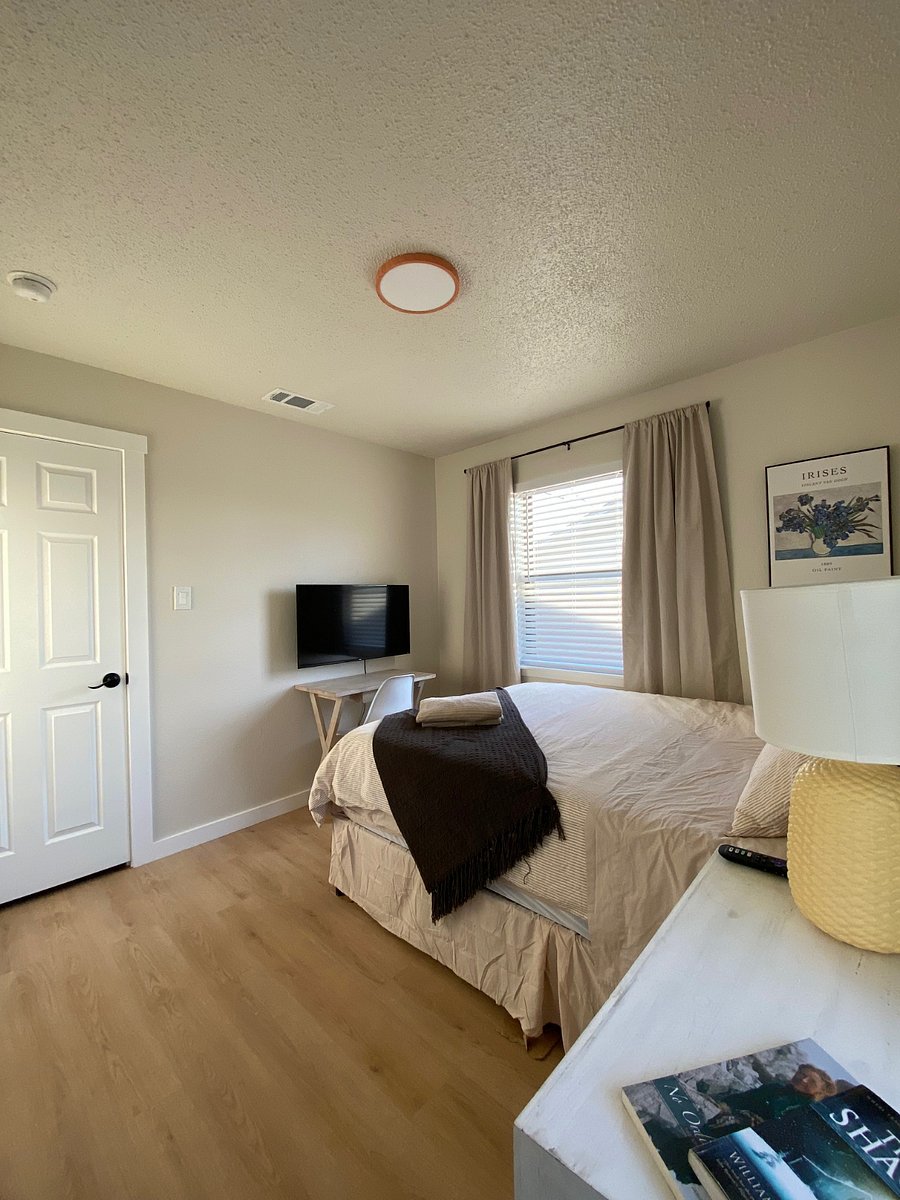 Bedroom 2 Queen