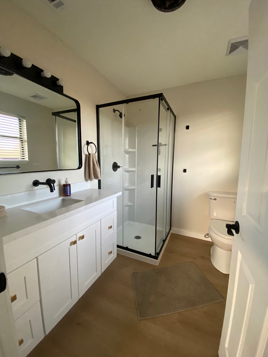 Primary/Private Bathroom