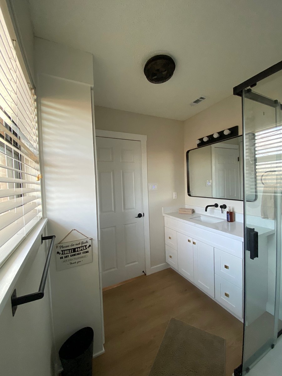 Primary/Private Bathroom