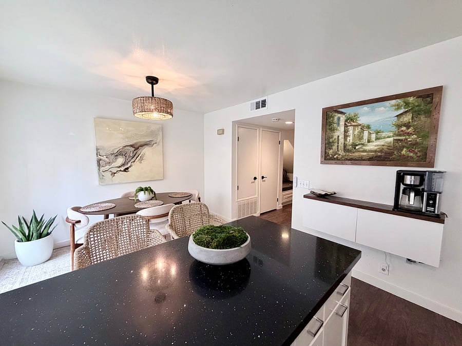 Open-concept kitchen and dining area. 