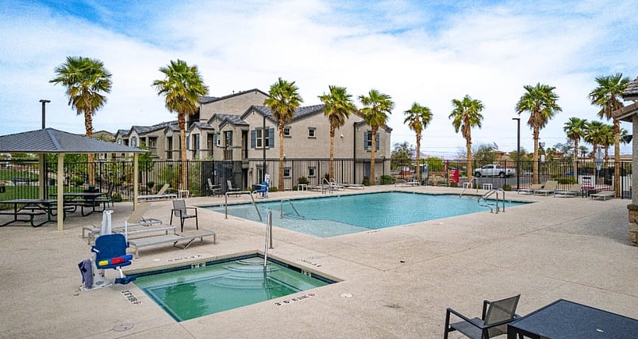 Pool and jacuzzi