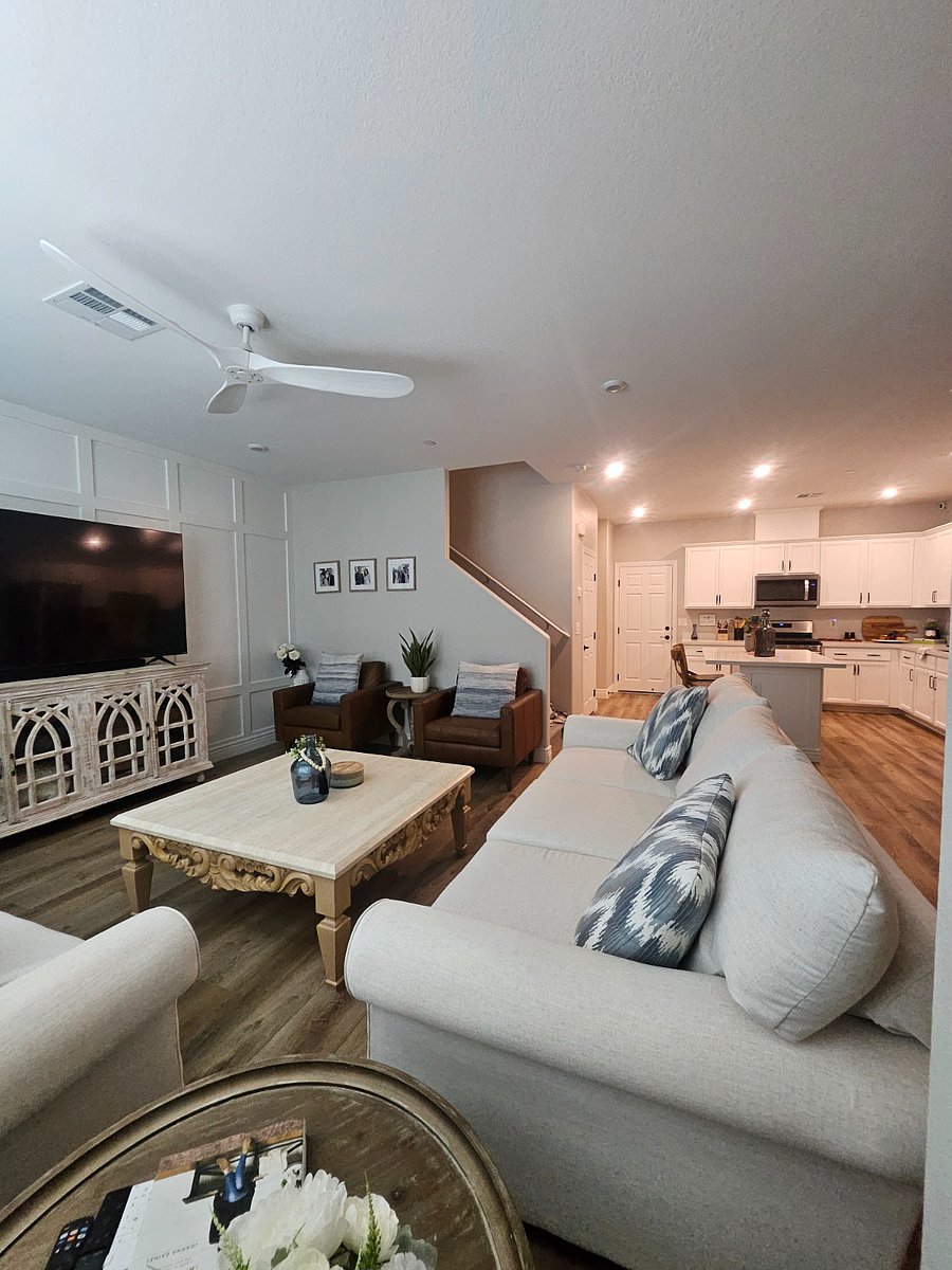 Open concept living room, kitchen 