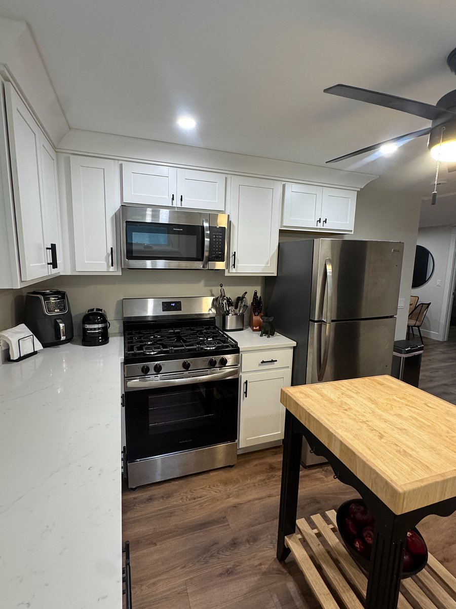 Kitchen - Stove, Fridge/Freezer, Microwave, Air Fryer, Toaster