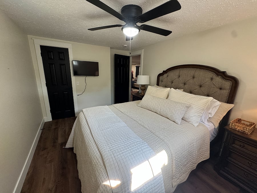 Bedroom 1 (Queen Bed), TV