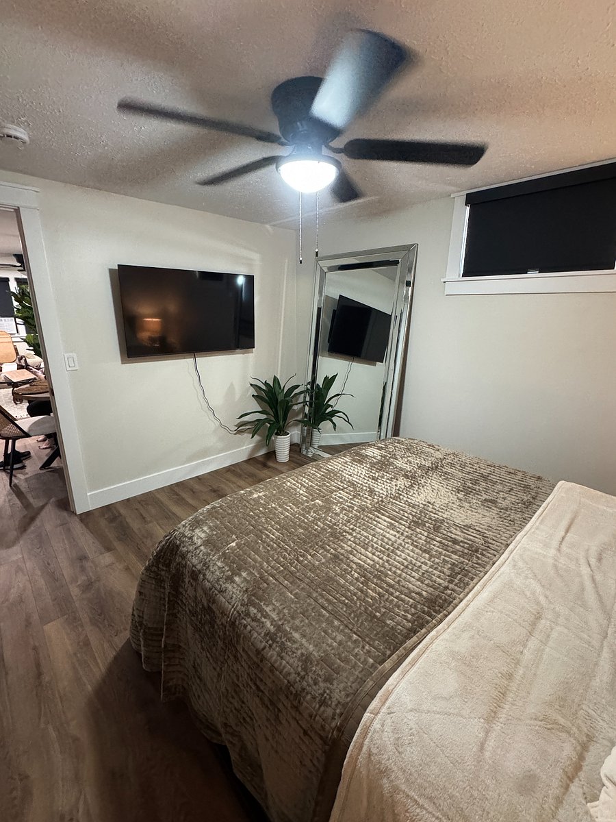 Bedroom 2 (Queen Bed), TV