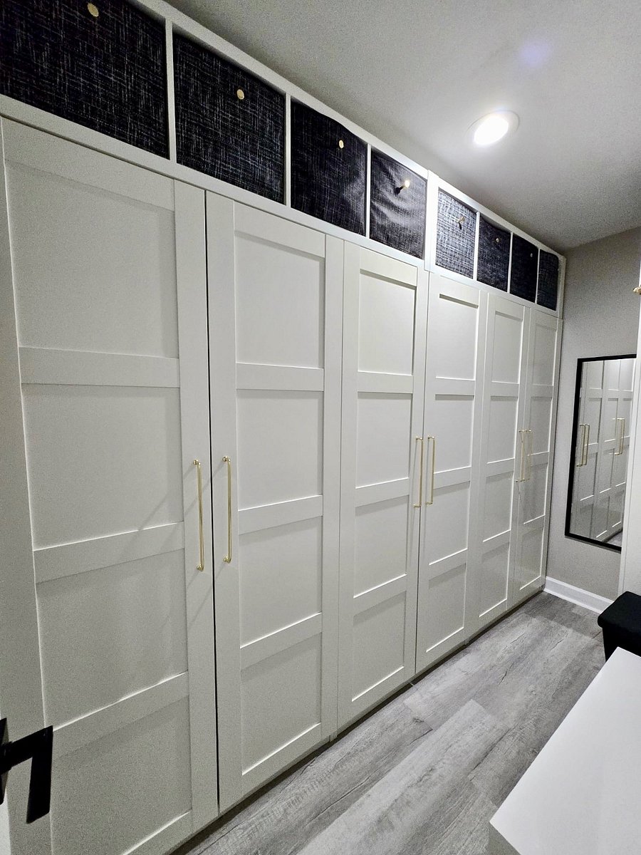 Master walk in closet
