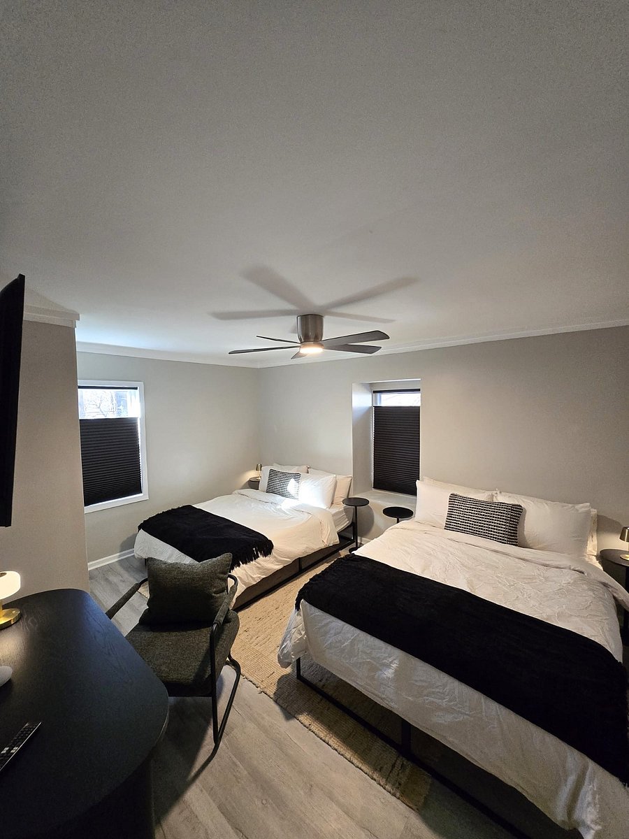 Third bedroom with desk and mounted smart TV